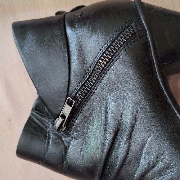 Shoes - Picture 3 of 3